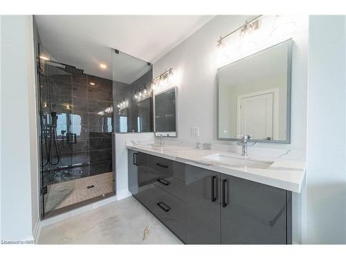 7903 Mulhern Street, Niagara Falls, ON - Indoor Photo Showing Bathroom