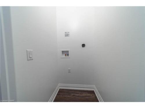 7903 Mulhern Street, Niagara Falls, ON - Indoor Photo Showing Other Room