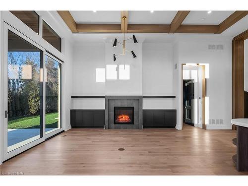 51 Shaws Lane, Niagara-On-The-Lake, ON - Indoor With Fireplace