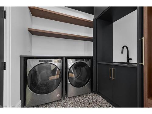 51 Shaws Lane, Niagara-On-The-Lake, ON - Indoor Photo Showing Laundry Room