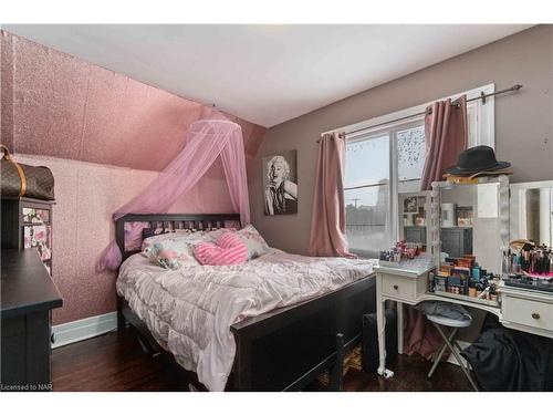 48 Myrtle Avenue, Welland, ON - Indoor Photo Showing Bedroom