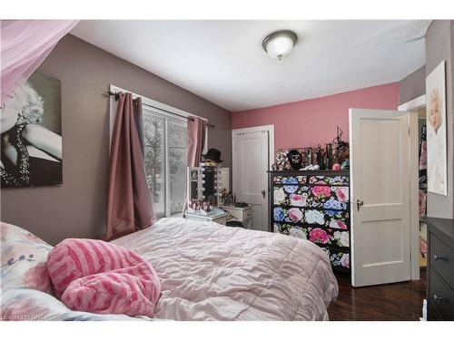 48 Myrtle Avenue, Welland, ON - Indoor Photo Showing Bedroom