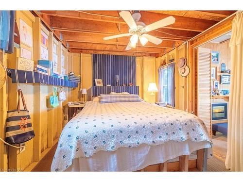 4047 Crystal Beach Hill Lane, Crystal Beach, ON - Indoor Photo Showing Bedroom