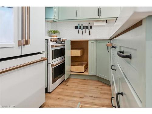 213-26 Western Battery Road, Toronto, ON - Indoor Photo Showing Kitchen