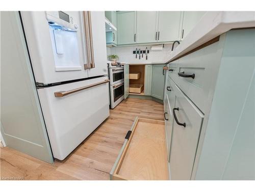 213-26 Western Battery Road, Toronto, ON - Indoor Photo Showing Kitchen