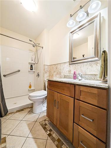 6620 Barker Street, Niagara Falls, ON - Indoor Photo Showing Bathroom