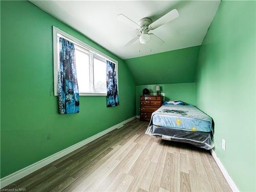 6620 Barker Street, Niagara Falls, ON - Indoor Photo Showing Bedroom