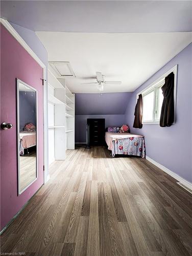 6620 Barker Street, Niagara Falls, ON - Indoor Photo Showing Bedroom