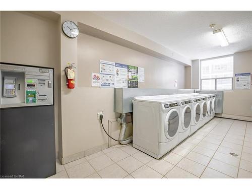 910-359 Geneva Street Street, St. Catharines, ON - Indoor Photo Showing Laundry Room