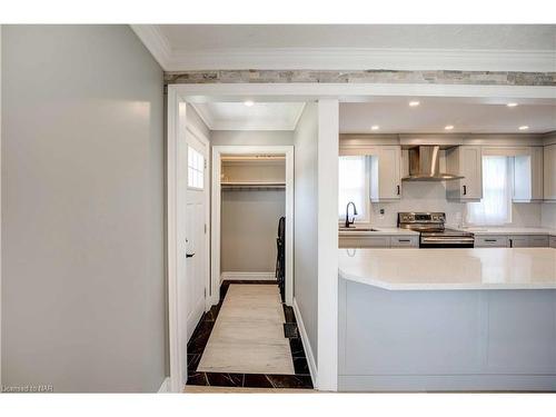 6259 Atlee Street, Niagara Falls, ON - Indoor Photo Showing Kitchen