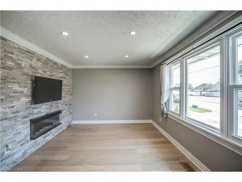 6259 Atlee Street, Niagara Falls, ON - Indoor Photo Showing Other Room With Fireplace