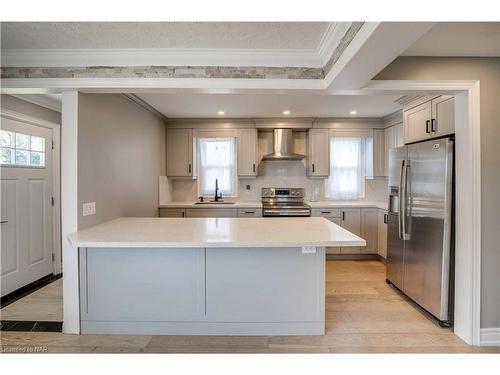 6259 Atlee Street, Niagara Falls, ON - Indoor Photo Showing Kitchen