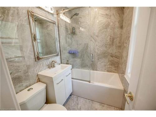 6259 Atlee Street, Niagara Falls, ON - Indoor Photo Showing Bathroom