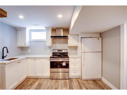 6259 Atlee Street, Niagara Falls, ON - Indoor Photo Showing Kitchen