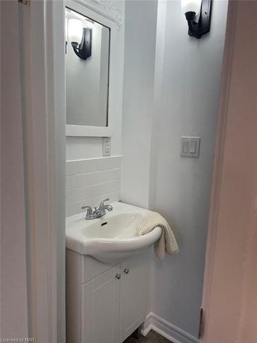 267 Niagara Street, St. Catharines, ON - Indoor Photo Showing Bathroom