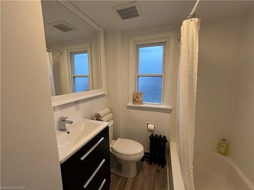 267 Niagara Street, St. Catharines, ON - Indoor Photo Showing Bathroom