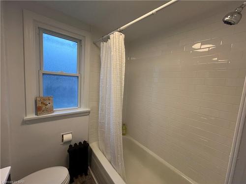 267 Niagara Street, St. Catharines, ON - Indoor Photo Showing Bathroom