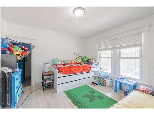 6558 Orchard Avenue, Niagara Falls, ON - Indoor Photo Showing Bedroom