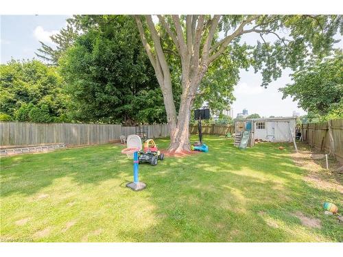 6558 Orchard Avenue, Niagara Falls, ON - Outdoor With Backyard