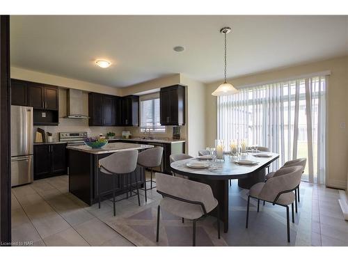 9462 Tallgrass Avenue, Niagara Falls, ON - Indoor Photo Showing Dining Room