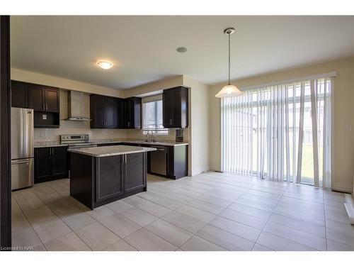 9462 Tallgrass Avenue, Niagara Falls, ON - Indoor Photo Showing Kitchen