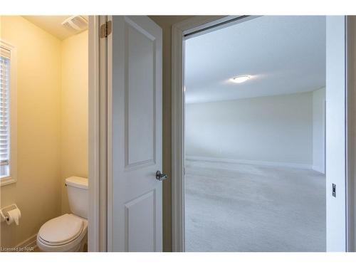 9462 Tallgrass Avenue, Niagara Falls, ON - Indoor Photo Showing Bathroom