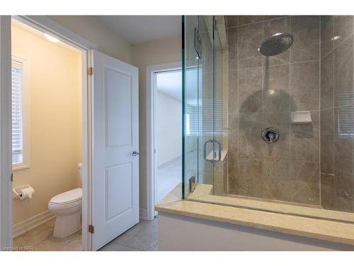 9462 Tallgrass Avenue, Niagara Falls, ON - Indoor Photo Showing Bathroom