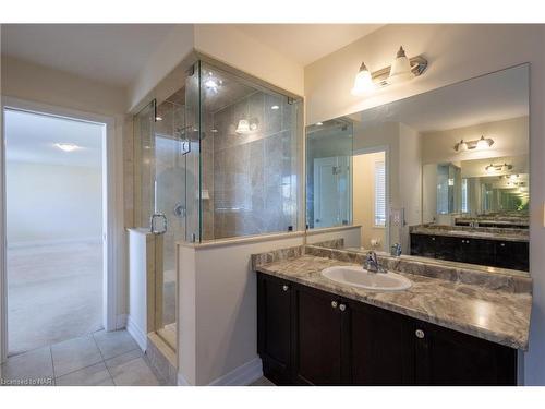 9462 Tallgrass Avenue, Niagara Falls, ON - Indoor Photo Showing Bathroom