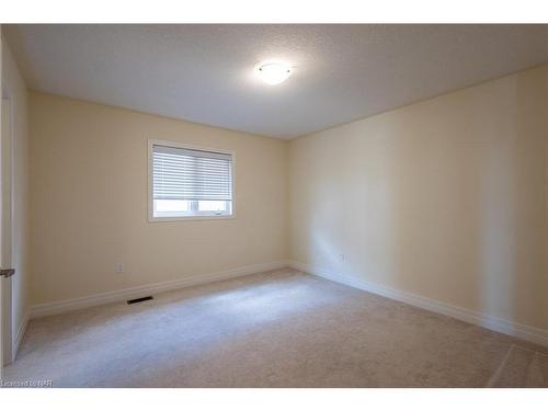 9462 Tallgrass Avenue, Niagara Falls, ON - Indoor Photo Showing Other Room