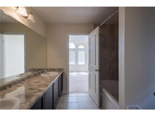 9462 Tallgrass Avenue, Niagara Falls, ON - Indoor Photo Showing Bathroom