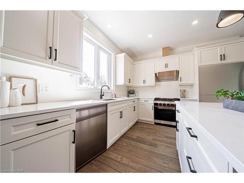 500 Royal Ridge Drive, Fort Erie, ON - Indoor Photo Showing Kitchen