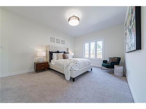 500 Royal Ridge Drive, Fort Erie, ON - Indoor Photo Showing Bedroom