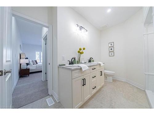 500 Royal Ridge Drive, Fort Erie, ON - Indoor Photo Showing Bathroom