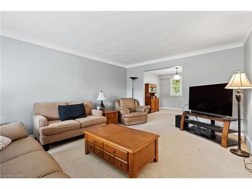 6 Butler Crescent, St. Catharines, ON - Indoor Photo Showing Living Room