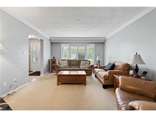 6 Butler Crescent, St. Catharines, ON - Indoor Photo Showing Living Room