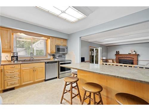 6 Butler Crescent, St. Catharines, ON - Indoor Photo Showing Kitchen