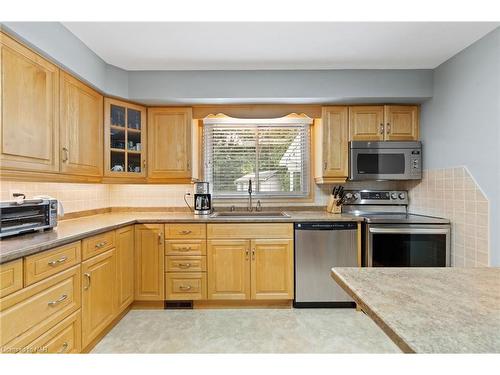 6 Butler Crescent, St. Catharines, ON - Indoor Photo Showing Kitchen With Stainless Steel Kitchen