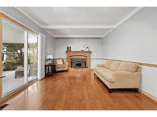 6 Butler Crescent, St. Catharines, ON - Indoor Photo Showing Living Room With Fireplace