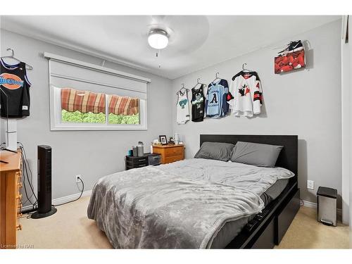 6 Butler Crescent, St. Catharines, ON - Indoor Photo Showing Bedroom