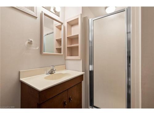 6 Butler Crescent, St. Catharines, ON - Indoor Photo Showing Bathroom