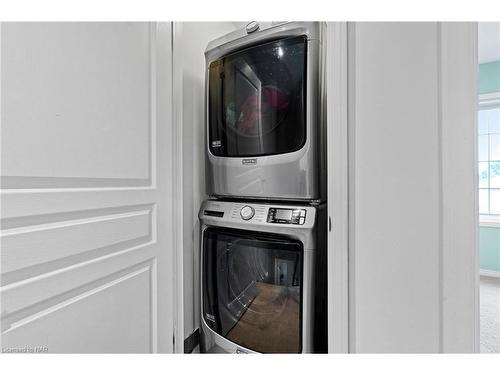 12-5060 Serena Drive Drive, Lincoln, ON - Indoor Photo Showing Laundry Room