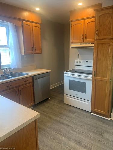 3 Ivy Avenue, St. Catharines, ON - Indoor Photo Showing Kitchen With Double Sink