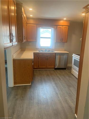 3 Ivy Avenue, St. Catharines, ON - Indoor Photo Showing Kitchen