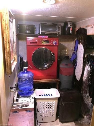 4-334 Rattlesnake Road, Lowbanks, ON - Indoor Photo Showing Laundry Room