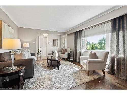 1966 Winger Road, Fort Erie, ON - Indoor Photo Showing Living Room