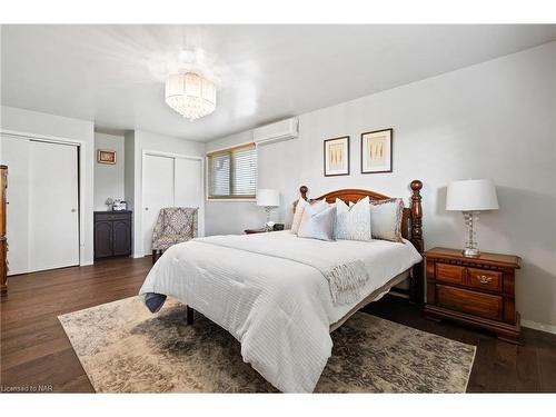 1966 Winger Road, Fort Erie, ON - Indoor Photo Showing Bedroom