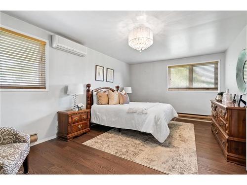 1966 Winger Road, Fort Erie, ON - Indoor Photo Showing Bedroom