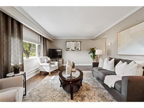 1966 Winger Road, Fort Erie, ON - Indoor Photo Showing Living Room