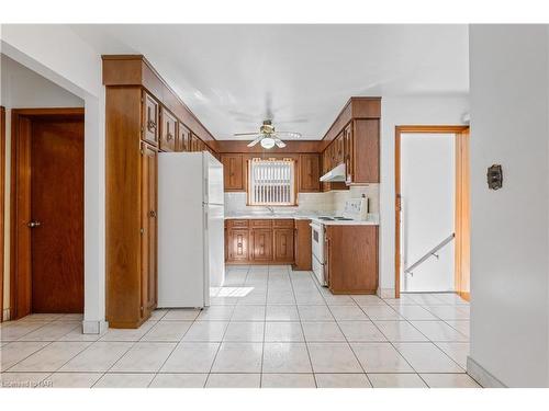 5895 Valley Way, Niagara Falls, ON - Indoor Photo Showing Kitchen