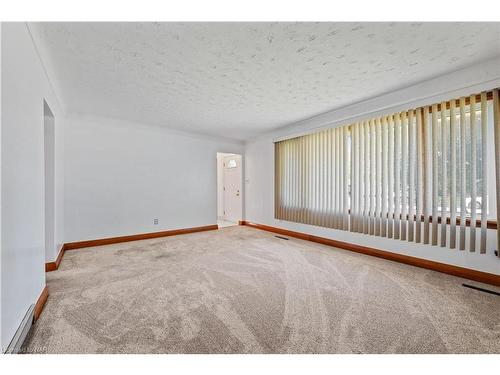 5895 Valley Way, Niagara Falls, ON - Indoor Photo Showing Other Room